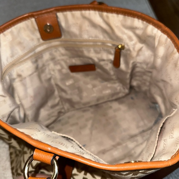 Michael kors purse - Picture 6 of 8